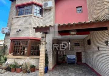 Casa com 3 quartos para alugar na rua jacundá, 641, guarujá, porto alegre por r$ 3.500