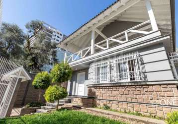 Casa em condomínio fechado com 4 quartos para alugar na avenida soledade, 175, petrópolis, porto alegre por r$ 17.000