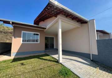 Casa à venda com 2 dormitórios (1 suíte) e garagem coberta no bairro arapongas - indaial/sc