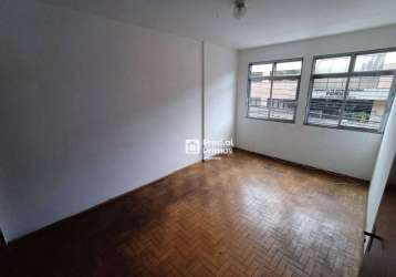 Apartamento com 1 dormitório para alugar, 75 m² por r$ 1.250,00/mês - vilage - nova friburgo/rj