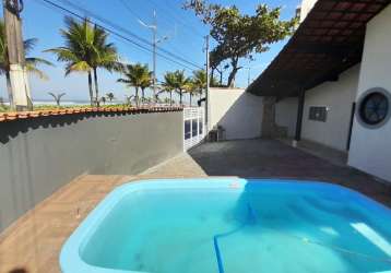 Casa isolada frente mar com 3 dorm e piscina