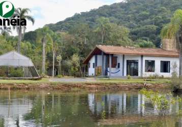 Casa no ariri com piscina, quadra e garagem para barco - disponível para venda - cananéia - litoral sul de sp