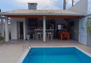 Ótima casa, alto padrão com 3 dormitórios (2 suítes) e piscina disponível para venda no retiro das caravelas - cananéia / sp