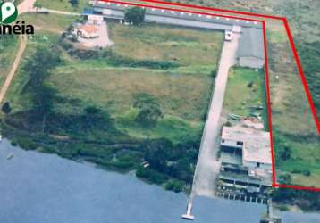 Área com 22 metros de frente para o mar de porto cubatão disponível para venda em cananéia, litoral sul de sp