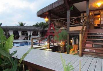 Casa a venda - condomínio em ilhabela com acesso privado à praia.