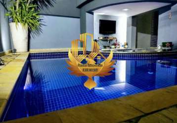 Casa climatizada com piscina.
