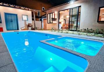Casa duplex em condomínio com piscina e espaço gourmet!