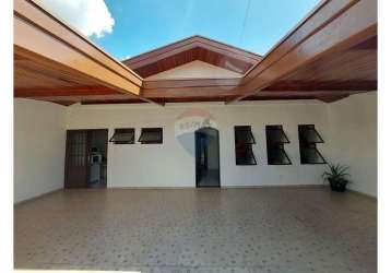 Casa lindíssima com 3 quartos e área de lazer em excelente localização em mogi guaçu/sp