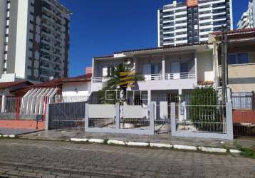 Casa com 4 quartos à venda na rua josé aurino de matos, 128, kobrasol, são josé por r$ 1.300.000