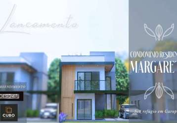 Vende-se linda casa no condomínio  residencial margareth localizado no bairro ressacada em garopaba-sc