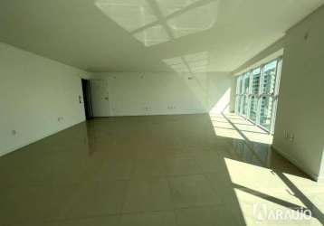 Sala com 58 m² no centro de itajaí
