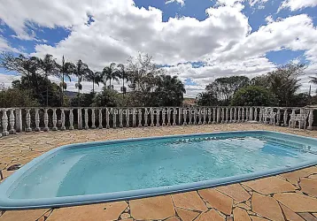 Casa em condomínio fechado com 3 quartos à venda na avenida contorno das pedras, 1, pedra bonita, juiz de fora, 2200 m2 por r$ 690.000