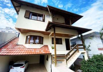 Casa em condomínio fechado com 4 quartos à venda na rua luiz pasteur, 173, trindade, florianópolis, 318 m2 por r$ 1.790.000