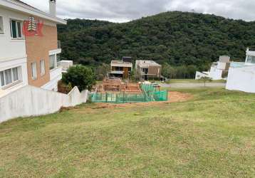 Terreno a venda no bairro alphaville em santana de parnaíba - sp.