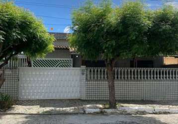 Excelente casa no brisamar, com 4 quartos!