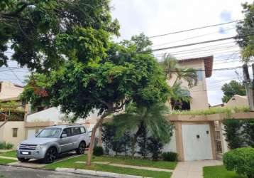 Casa triplex em condomínio com 1230 m² à venda no itaigara. unidade de alto padrão com 5 quartos
