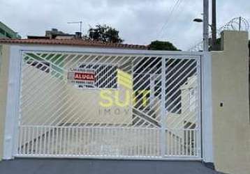 Casa com 70m², 2 dormitórios sendo 1 suíte, 2 vagas e área de serviço no jardim silveira em barueri