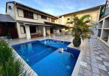 Casa com piscina | centro | 4 quartos (1 suíte) | 175m²