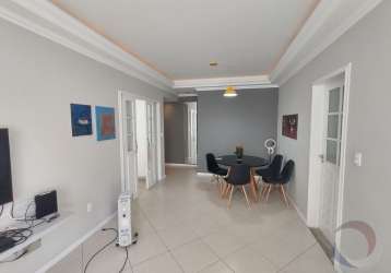Espaçoso apartamento de alto padrão no centro de florianópolis: 3 quartos com suíte