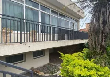 Casa ampla com 5 dorm. no centro de atibaia