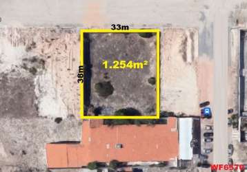 Terreno nas dunas: 1.254m² com 33 metros de frente por 38 metros de fundos, próximo a praia