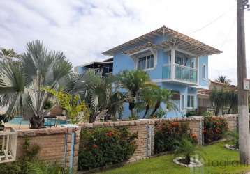 Linda casa duplex, conforto e segurança para sua família ao lado da praia.