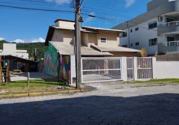 Casa com 4 dormitórios à venda, 226 m² por r$ 1.550.000,00 - bombas - bombinhas/sc