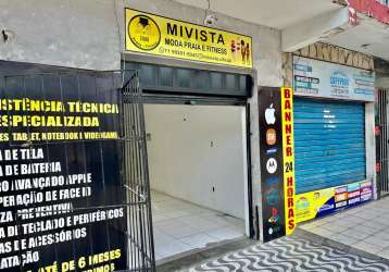 Linda loja no centro ao lado do açougue frigomes na rua principal