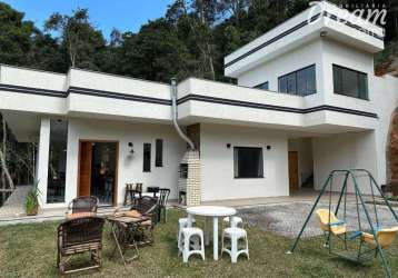 Casa com 3 dormitórios à venda, 240 m² por r$ 1.150.000,00 - albuquerque - teresópolis/rj