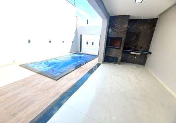 Casa térrea no tropical iii, com 3 suítes, piscina e  banheira.