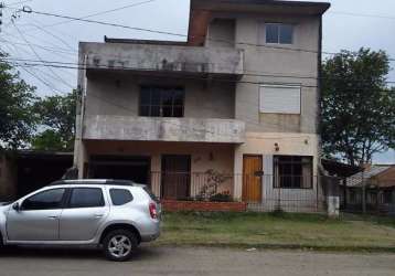 Apartamento cobertura duplex,  bairro central em uruguaiana. pátio lateral e garagem.