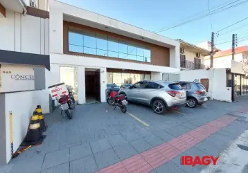 Ponto comercial com 5 salas para alugar na rua charles ferrari, 538, kobrasol, são josé, 440 m2 por r$ 9.900