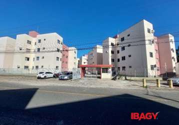 Apartamento com 2 quartos para alugar na rua heriberto hulse, 1333, barreiros, são josé, 47 m2 por r$ 1.700