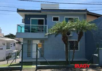 Casa com 3 quartos para alugar na rua senador alberto pasqualine, 308, canto, florianópolis, 123 m2 por r$ 5.500