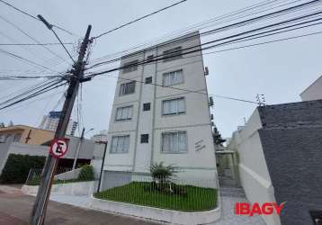 Apartamento com 3 quartos para alugar na rua marechal câmara, 74, estreito, florianópolis, 86 m2 por r$ 3.000