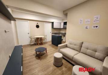 Apartamento com 2 quartos para alugar na rua trajano, 152, centro, florianópolis, 53 m2 por r$ 3.000
