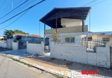 Casa com 4 quartos para alugar na rua osvaldo cruz, 366, forquilhinhas, são josé, 125 m2 por r$ 2.500