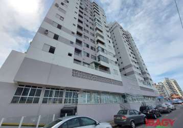 Apartamento com 2 quartos para alugar na avenida governador jorge lacerda, 283, campinas, são josé, 62 m2 por r$ 3.000