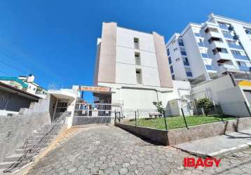 Apartamento com 2 quartos para alugar na rua jornalista tito carvalho, 101, carvoeira, florianópolis, 58 m2 por r$ 2.200