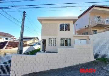 Casa com 3 quartos para alugar na rua major costa, 481, centro, florianópolis, 139 m2 por r$ 3.500