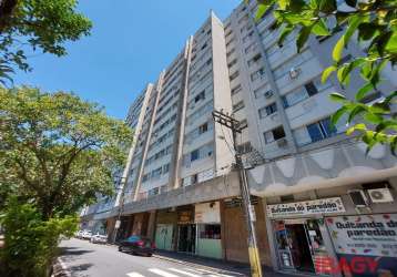 Apartamento com 1 quarto para alugar na praça hercílio luz, 853, centro, florianópolis, 42 m2 por r$ 2.000