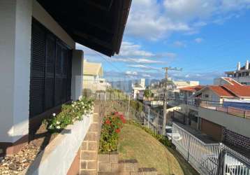 Casa à venda com 3 quartos no bairro coqueiros em florianópolis