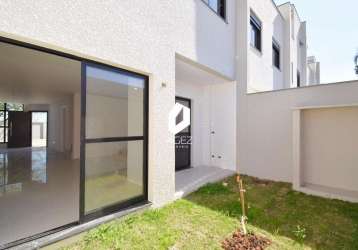 Casa nova em condomínio, com quintal amplo, terraço, 03 quartos 1 suíte e 4 vaga