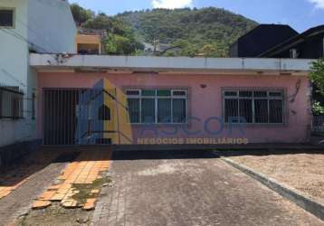 Casa com 3 quartos à venda na avenida governador jorge lacerda, 1049, costeira do pirajubaé, florianópolis por r$ 960.000
