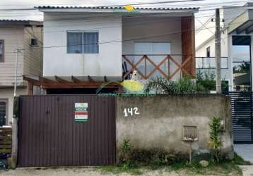Sobrado no campeche com 2 quartos , otima localização com acesso rapido ao centro da cidade