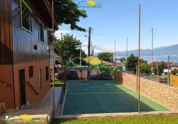 Casa no ribeirão da ilha com quadra poliesportiva e linda vista panorâmica para a baia sul - ribeir