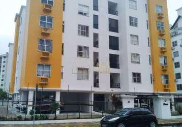Apartamento triplex com localização privilegiada no bairro itacorubi.