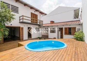 Casa em condomínio fechado com 3 quartos para alugar na rua maestro mendanha, 25, santana, porto alegre, 224 m2 por r$ 8.500