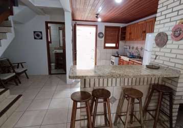 Casa em condomínio fechado com 3 quartos para alugar na das amendoeiras, 588, ferraz, garopaba por r$ 4.800