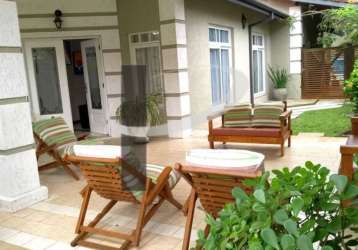 Casa terrea à venda no condominio pedra verda lázaro, ubatuba,a 90 mts da praia, 4 suites, piscina,